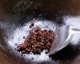 咖喱肉末蛋炒饭的做法步骤:2