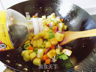 炒黄金馒头丁——剩馒头的华丽转身的做法步骤:9