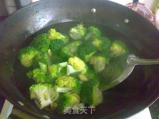 虾烩西兰花的做法步骤:2