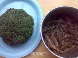 虾烩西兰花的做法步骤：1