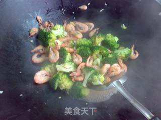 虾烩西兰花的做法步骤:7