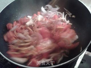 番茄牛肉炒意大利贝壳粉的做法步骤:4