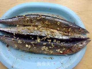 椒香秋刀鱼的做法步骤:3