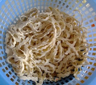 彩椒豆腐丝 简单的变化成就不同效果的做法步骤:3