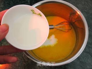 原味戚风蛋糕的做法步骤:3