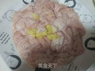 酸菜炒猪大肠的做法步骤:2