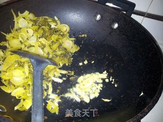 酸菜炒猪大肠的做法步骤:5