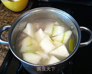 冬瓜薏米排骨汤的做法步骤:4