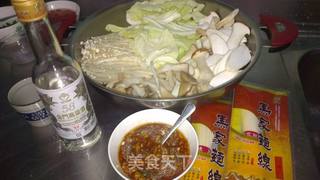 麻油鸡蔬菜锅的做法步骤:5
