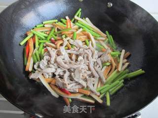 香干蒜薹炒肉丝的做法步骤:11