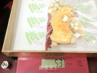 银耳莲子羹的做法步骤：2