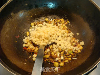 红油三丁炒饭的做法步骤:6