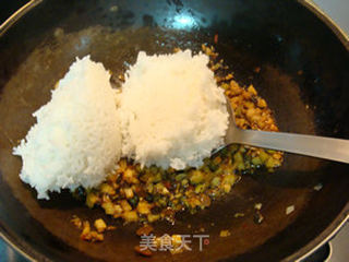 红油三丁炒饭的做法步骤:8