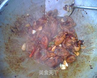 在家做新疆大盘鸡,爆香!的做法步骤:3