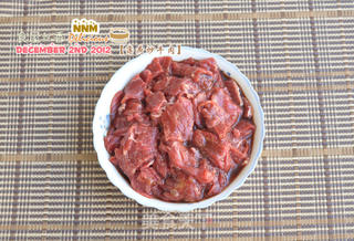 拈一把香草——薄荷炒牛肉的做法步骤:2