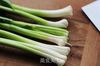 蒜苗炒豆腐的做法步骤:2