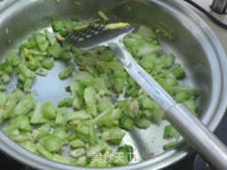 西兰花梗炒鸡蛋的做法步骤:7