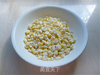 金沙玉米粒的做法步骤:2