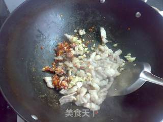 乡间小炒:豆角干炒五花肉的做法步骤:4