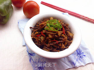 乡间小炒:豆角干炒五花肉的做法步骤:9
