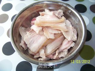 蒜苗回锅肉的做法步骤:2