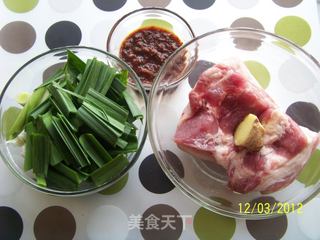 蒜苗回锅肉的做法步骤：1