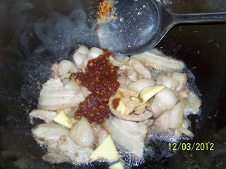 蒜苗回锅肉的做法步骤:4