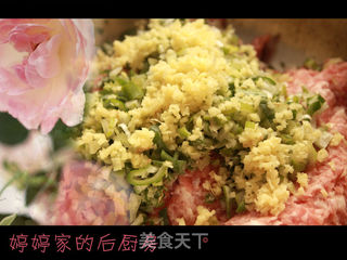 东北特色-----酸菜猪肉蒸饺的做法步骤:5