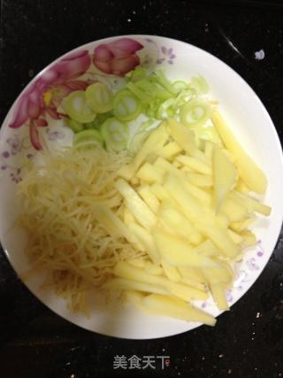 酸菜炖土豆的做法步骤:2