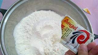 教你在家轻松做出----顶级美味披萨海鲜的做法步骤:3