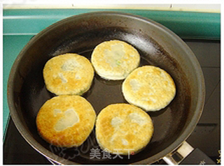 荠菜猪肉馅饼—健脾、明目、利水的做法步骤:18