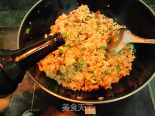 剩米饭的美味吃法——[什锦牛丸丁炒饭]的做法步骤：10