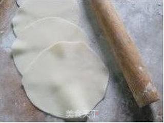 【半月鸡蛋饺】--- 选一款适合馅料的包法的做法步骤:7