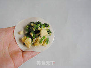 【半月鸡蛋饺】--- 选一款适合馅料的包法的做法步骤:8