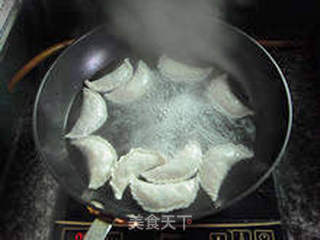 【半月鸡蛋饺】--- 选一款适合馅料的包法的做法步骤:12