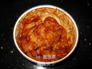 蜜汁猪颈肉的做法步骤:5