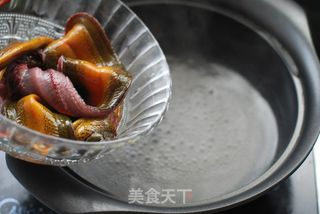 一个小窍门做出醇厚而又鲜香的“酸辣味”——家常【鳝鱼粉丝煲】的做法步骤：2