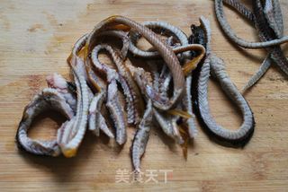 一个小窍门做出醇厚而又鲜香的“酸辣味”——家常【鳝鱼粉丝煲】的做法步骤:4