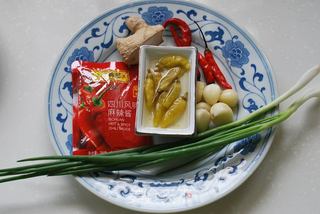 一个小窍门做出醇厚而又鲜香的“酸辣味”——家常【鳝鱼粉丝煲】的做法步骤:5