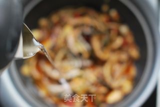 一个小窍门做出醇厚而又鲜香的“酸辣味”——家常【鳝鱼粉丝煲】的做法步骤：12