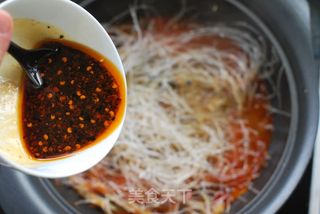 一个小窍门做出醇厚而又鲜香的“酸辣味”——家常【鳝鱼粉丝煲】的做法步骤:15