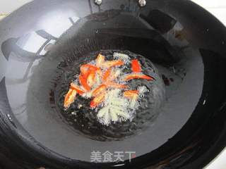 开胃的酸菜炒肉皮的做法步骤:5