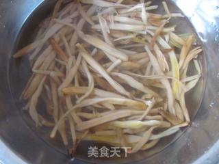 五花肉炒黄花的做法步骤:2