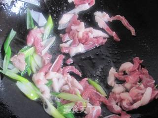 五花肉炒黄花的做法步骤:6