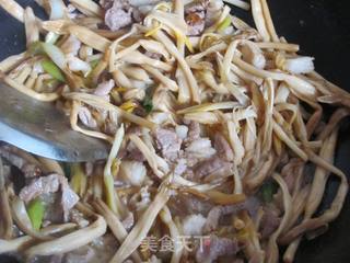 五花肉炒黄花的做法步骤:10