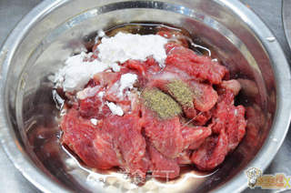 详解葱爆羊肉的制作细节及口味特点的做法步骤:2