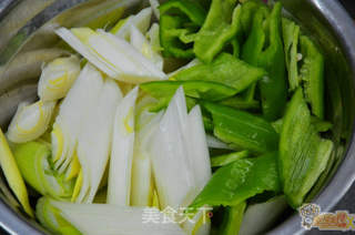 详解葱爆羊肉的制作细节及口味特点的做法步骤:4