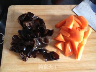 详解墨鱼处理全过程&墨鱼小排汤的做法步骤:2