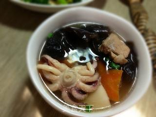 详解墨鱼处理全过程&墨鱼小排汤的做法步骤:6