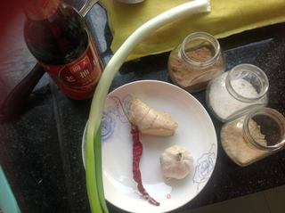 百花臊子面的做法步骤:2